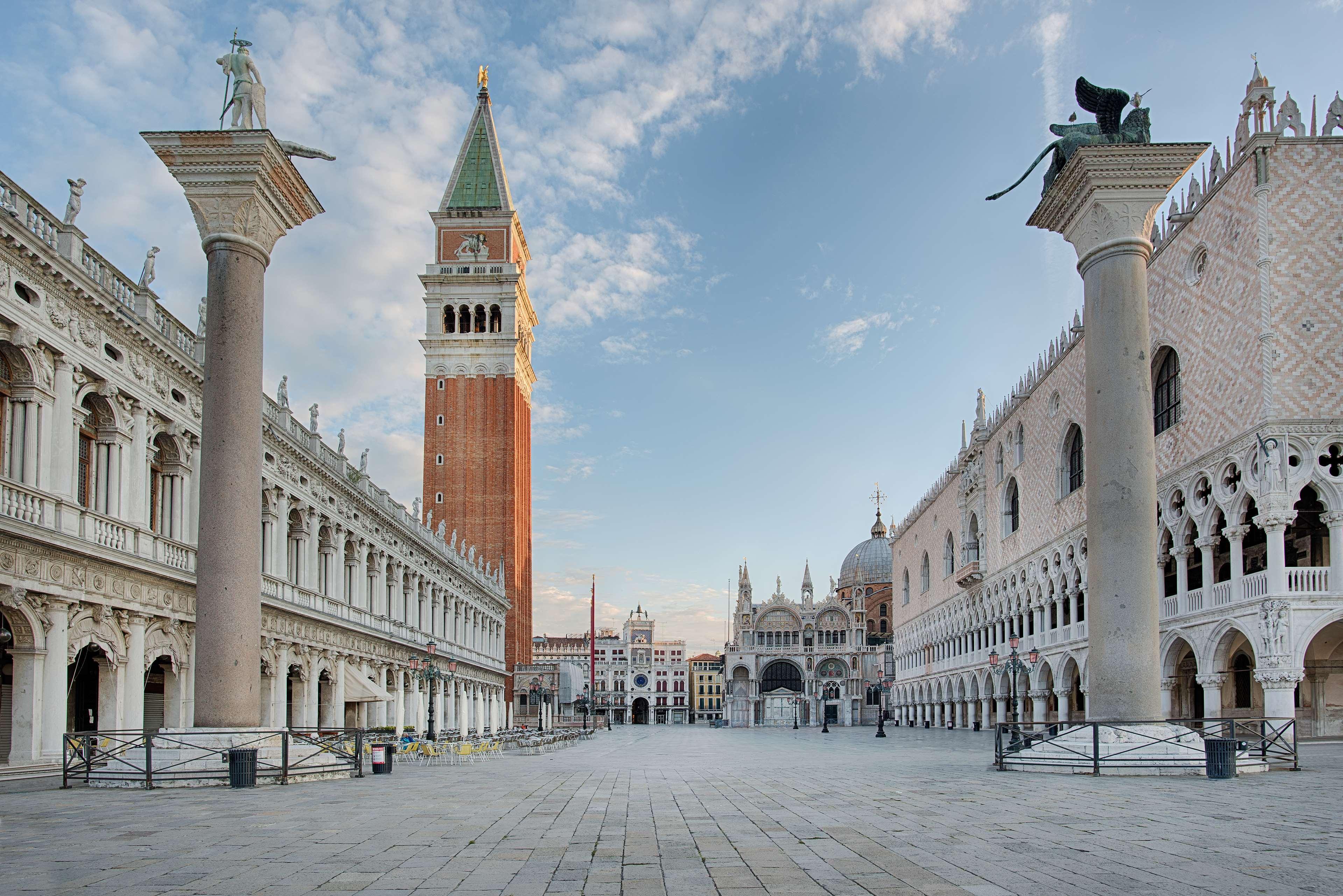 Hotel NH Venezia Santa Lucia Esterno foto